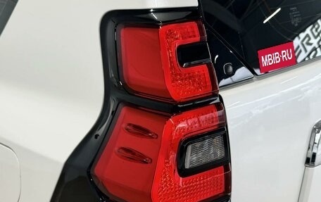 Toyota Land Cruiser Prado 150 рестайлинг 2, 2019 год, 6 400 000 рублей, 10 фотография