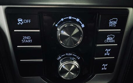 Toyota Land Cruiser Prado 150 рестайлинг 2, 2019 год, 6 400 000 рублей, 17 фотография