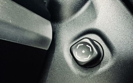 Toyota Land Cruiser Prado 150 рестайлинг 2, 2019 год, 6 400 000 рублей, 26 фотография