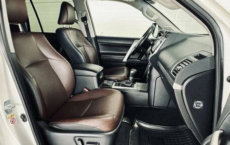 Toyota Land Cruiser Prado 150 рестайлинг 2, 2019 год, 6 400 000 рублей, 34 фотография