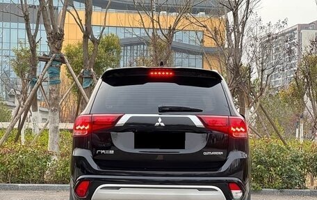 Mitsubishi Outlander III рестайлинг 3, 2022 год, 2 250 000 рублей, 5 фотография