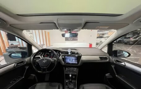 Volkswagen Touran III, 2022 год, 2 100 000 рублей, 8 фотография