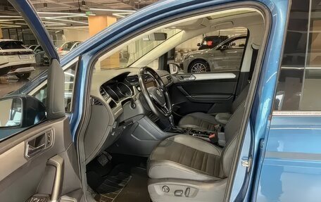 Volkswagen Touran III, 2022 год, 2 100 000 рублей, 10 фотография