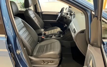 Volkswagen Touran III, 2022 год, 2 100 000 рублей, 11 фотография