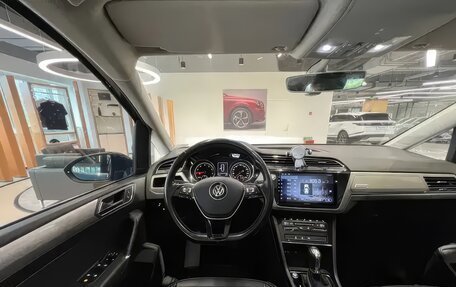 Volkswagen Touran III, 2022 год, 2 100 000 рублей, 9 фотография
