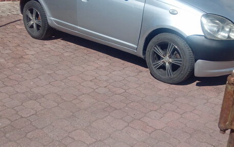 Toyota Yaris I рестайлинг, 2001 год, 325 000 рублей, 4 фотография