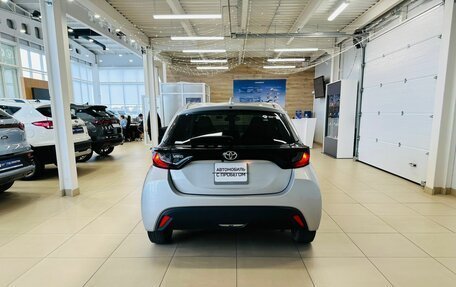 Toyota Yaris, 2021 год, 1 099 000 рублей, 5 фотография