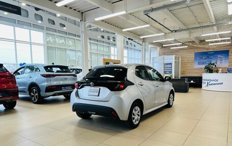 Toyota Yaris, 2021 год, 1 099 000 рублей, 6 фотография