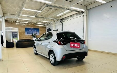 Toyota Yaris, 2021 год, 1 099 000 рублей, 4 фотография