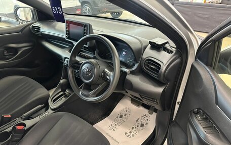 Toyota Yaris, 2021 год, 1 099 000 рублей, 10 фотография