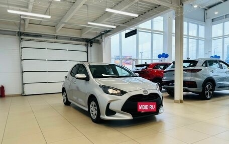 Toyota Yaris, 2021 год, 1 099 000 рублей, 8 фотография