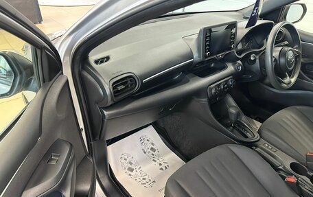 Toyota Yaris, 2021 год, 1 099 000 рублей, 12 фотография