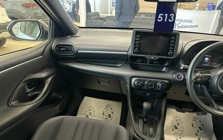 Toyota Yaris, 2021 год, 1 099 000 рублей, 14 фотография