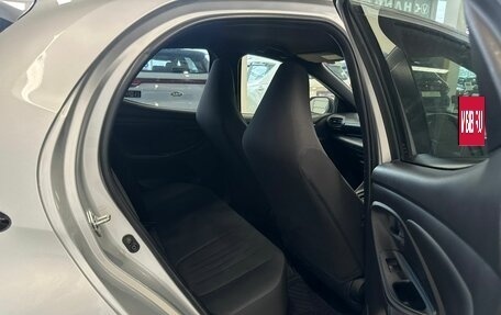 Toyota Yaris, 2021 год, 1 099 000 рублей, 18 фотография