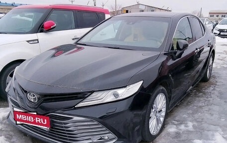 Toyota Camry, 2018 год, 1 875 000 рублей, 3 фотография