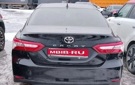 Toyota Camry, 2018 год, 1 875 000 рублей, 6 фотография