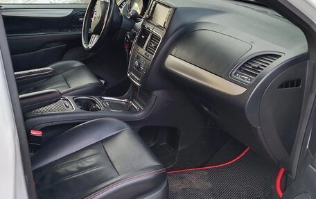 Dodge Caravan V, 2017 год, 2 400 000 рублей, 9 фотография