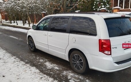 Dodge Caravan V, 2017 год, 2 400 000 рублей, 6 фотография