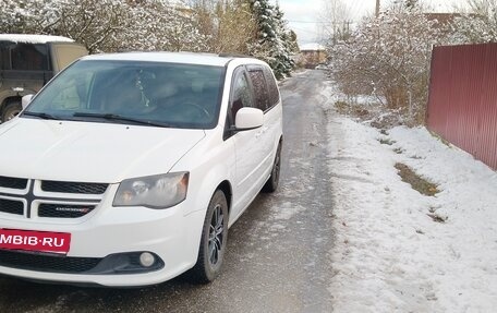 Dodge Caravan V, 2017 год, 2 400 000 рублей, 3 фотография