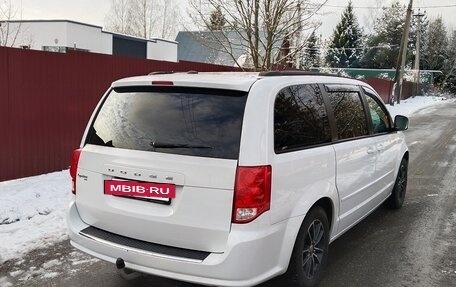 Dodge Caravan V, 2017 год, 2 400 000 рублей, 5 фотография