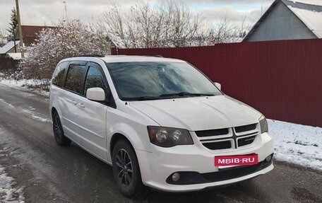 Dodge Caravan V, 2017 год, 2 400 000 рублей, 2 фотография