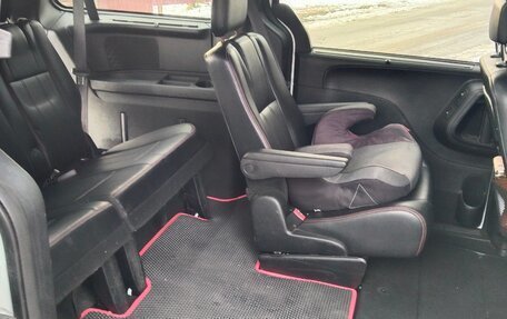 Dodge Caravan V, 2017 год, 2 400 000 рублей, 13 фотография