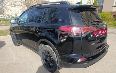 Toyota RAV4, 2019 год, 2 400 000 рублей, 4 фотография