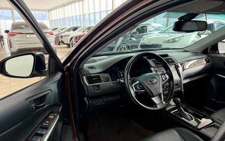 Toyota Camry, 2018 год, 2 600 000 рублей, 10 фотография