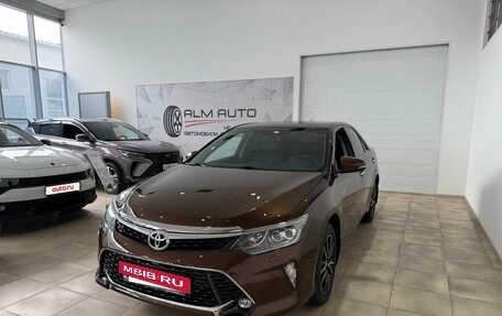 Toyota Camry, 2018 год, 2 600 000 рублей, 2 фотография