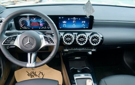 Mercedes-Benz A-Класс, 2023 год, 2 430 000 рублей, 8 фотография