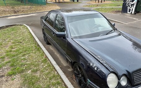 Mercedes-Benz E-Класс, 1997 год, 140 000 рублей, 2 фотография