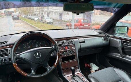 Mercedes-Benz E-Класс, 1997 год, 140 000 рублей, 5 фотография