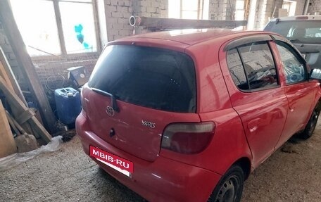 Toyota Yaris I рестайлинг, 2000 год, 500 000 рублей, 2 фотография