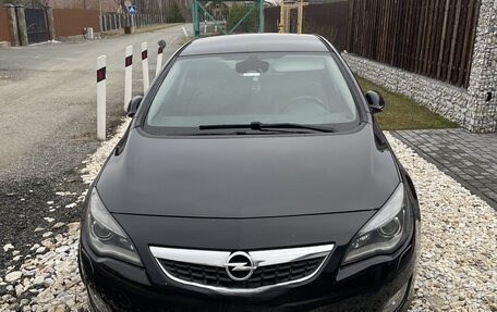 Opel Astra J, 2010 год, 730 000 рублей, 2 фотография