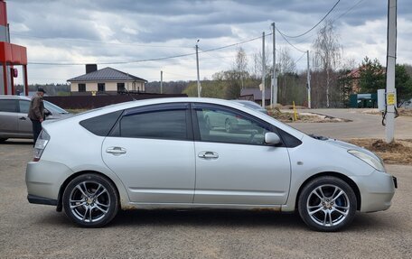 Toyota Prius, 2005 год, 649 000 рублей, 3 фотография