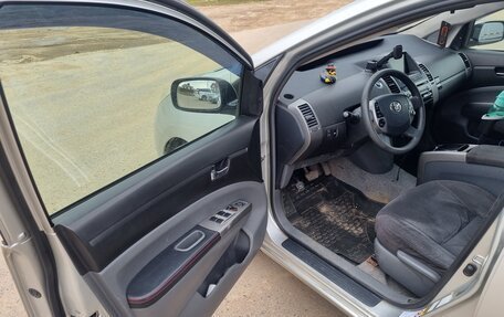 Toyota Prius, 2005 год, 649 000 рублей, 12 фотография