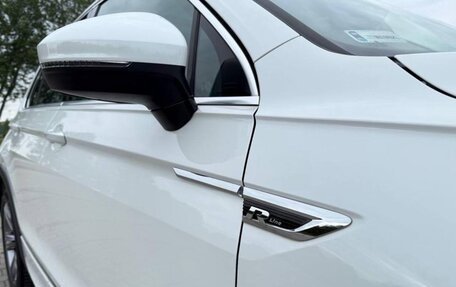 Volkswagen Tiguan II, 2017 год, 2 100 000 рублей, 5 фотография