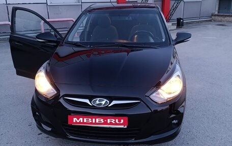 Hyundai Solaris II рестайлинг, 2011 год, 749 000 рублей, 2 фотография