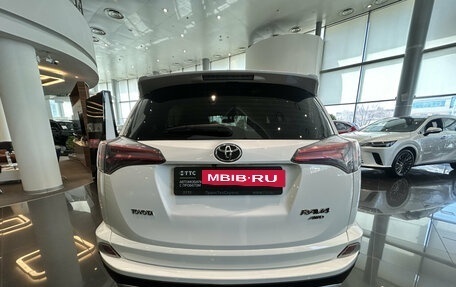 Toyota RAV4, 2016 год, 2 489 000 рублей, 10 фотография