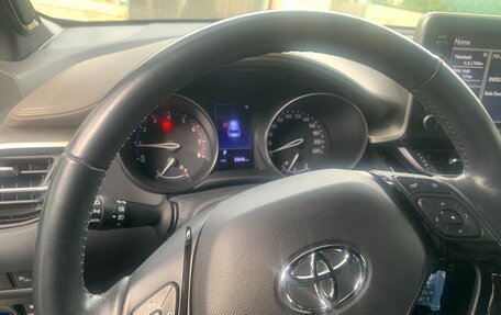 Toyota C-HR I рестайлинг, 2019 год, 2 200 000 рублей, 4 фотография