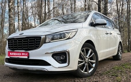 KIA Carnival III, 2018 год, 1 900 000 рублей, 2 фотография