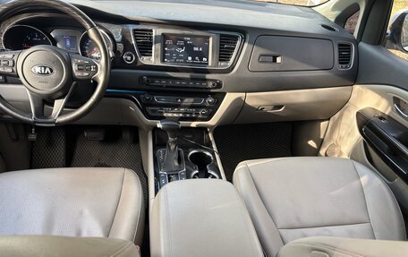 KIA Carnival III, 2018 год, 1 900 000 рублей, 15 фотография