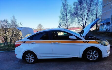 Hyundai Solaris II рестайлинг, 2016 год, 555 555 рублей, 2 фотография