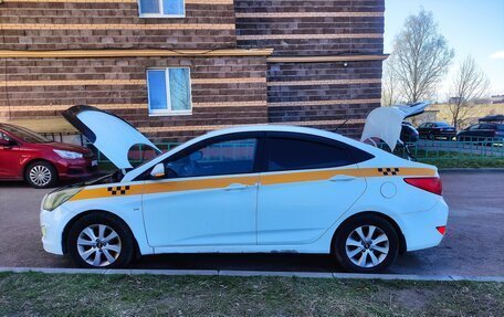 Hyundai Solaris II рестайлинг, 2016 год, 555 555 рублей, 3 фотография