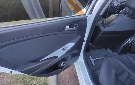 Hyundai Solaris II рестайлинг, 2016 год, 555 555 рублей, 5 фотография