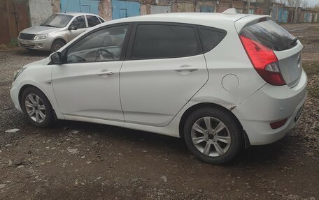 Hyundai Solaris II рестайлинг, 2011 год, 650 000 рублей, 2 фотография