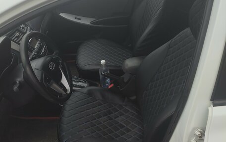 Hyundai Solaris II рестайлинг, 2011 год, 650 000 рублей, 5 фотография