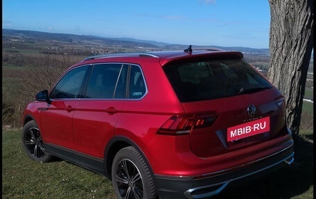 Volkswagen Tiguan II, 2023 год, 3 239 825 рублей, 5 фотография
