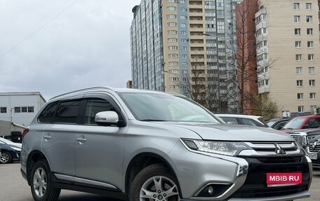 Mitsubishi Outlander III рестайлинг 3, 2015 год, 1 499 000 рублей, 1 фотография