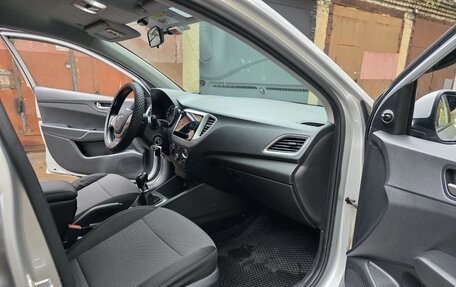 Hyundai Solaris II рестайлинг, 2018 год, 590 000 рублей, 8 фотография